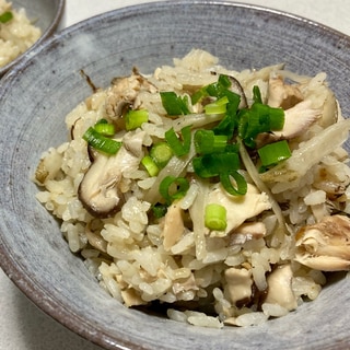 サバ缶とごぼうの炊き込みご飯♪